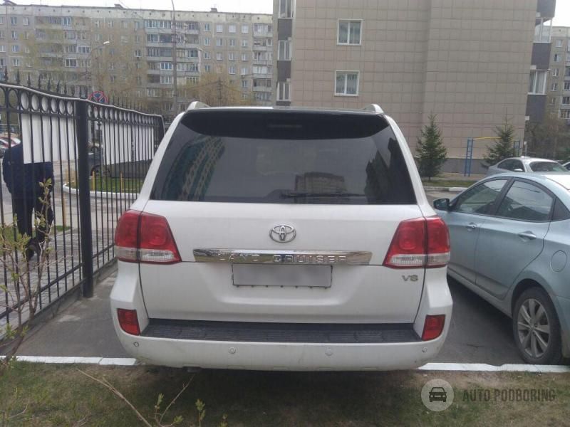 Осмотр Toyota Land Cruiser 200 на диагностике